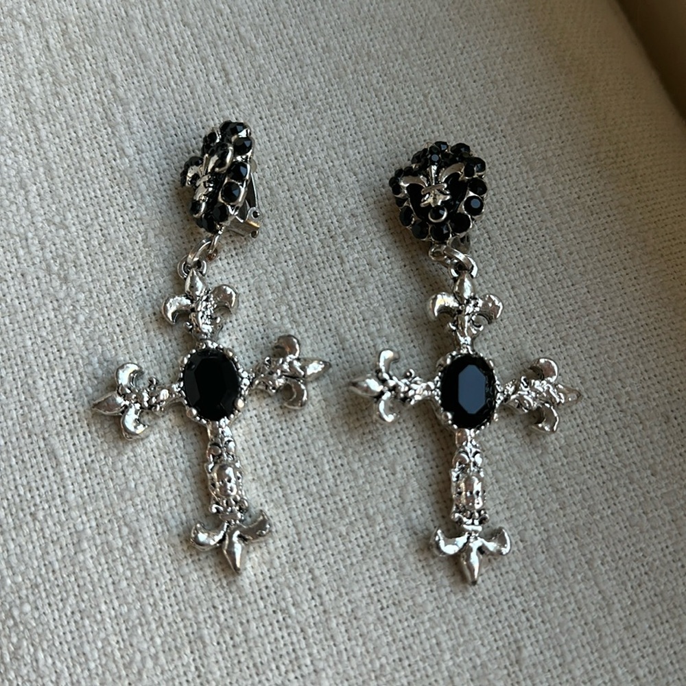 Gavilane Paris Couture Clip-on earrings